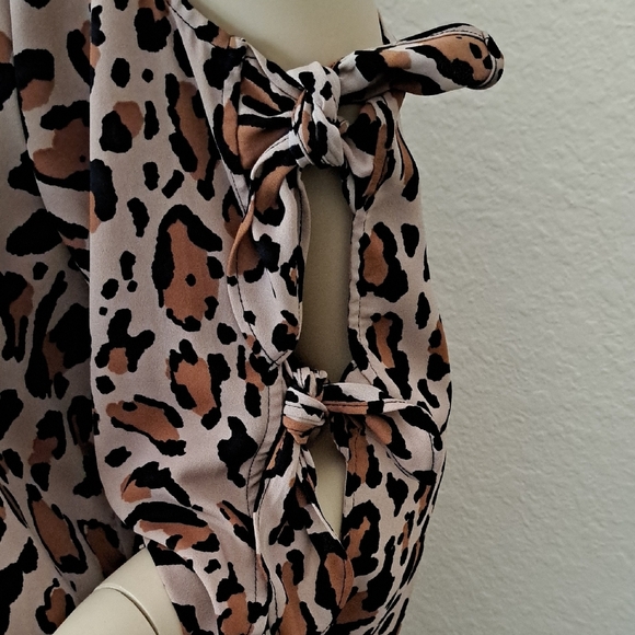 BOLD elements Brown and Cream Boxy Blouse - Picture 6 of 10